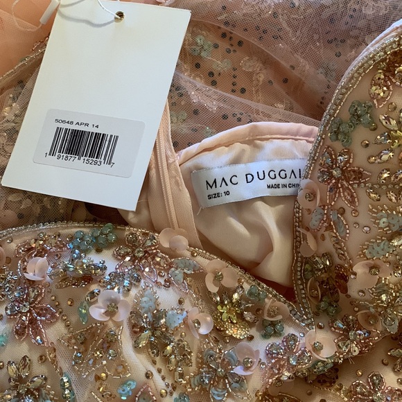 MAC DUGGAL
Cap Sleeve Embellished Tulle Gown - Picture 13 of 15